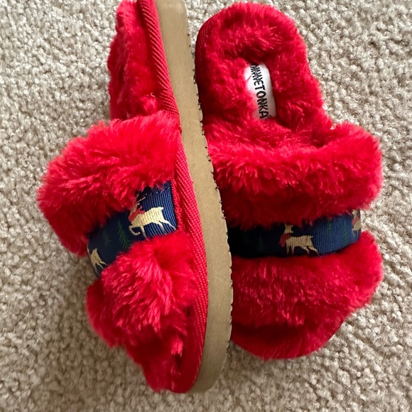 NWOT Minnetonka Kids' girls boys christmas holiday Reindeer Lizzie Slipper shoes - Picture 3 of 6